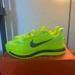 Nike Air Zoom Pegasus Premium
Volt - 10.5M